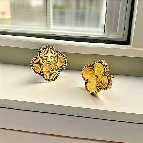 Gold Filled Four Leaf Clover Matching Necklace Bracelet Earrings Set - Picture 4 of 12